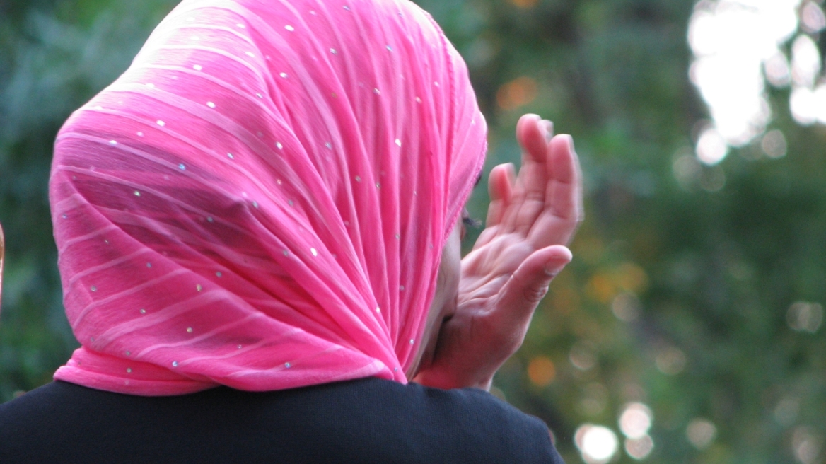 Ευρωπαϊκό Δικαστήριο: Νόμιμη η απαγόρευση της μαντίλας στους χώρους εργασίας