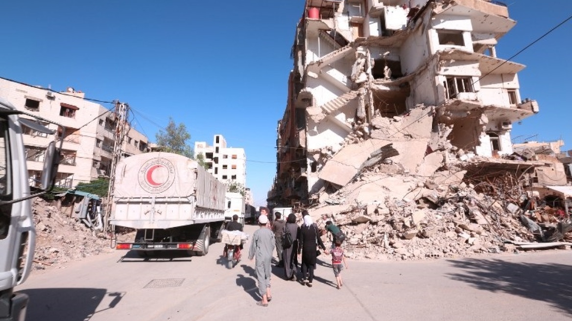 Συρία: Αυτοκινητοπομπές με ανθρωπιστική βοήθεια μπήκαν σε πολιορκημένες πόλεις  