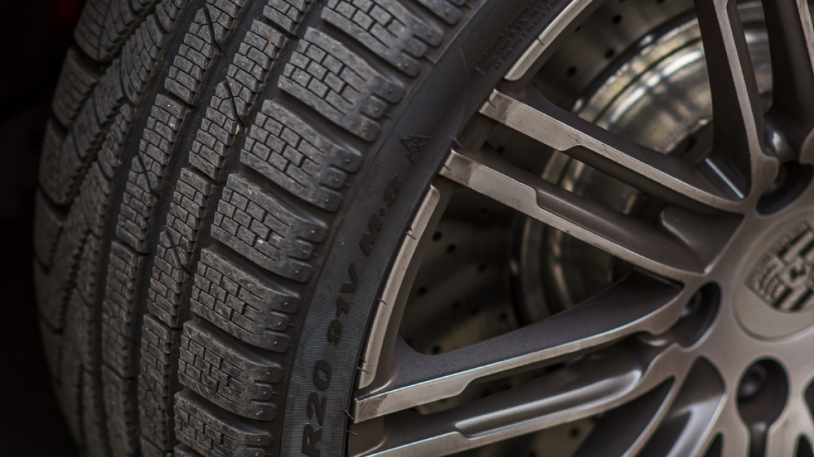 SOS: Βγάλτε επιτέλους τα χειμερινά λάστιχα... 