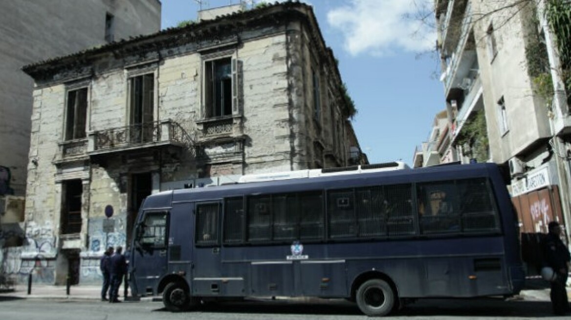 Από κατάληψη σε... κατάληψη οι πρόσφυγες μετά τις επιχειρήσεις της αστυνομίας την Δευτέρα 