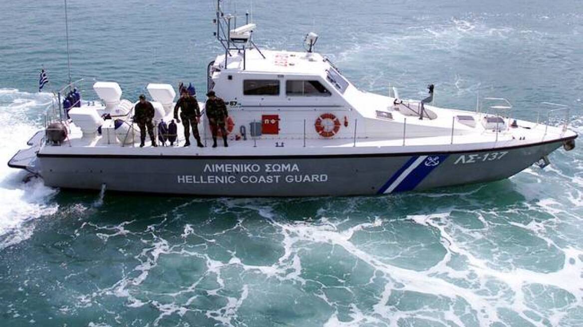 Συναγερμός για ακυβέρνητο φορτηγό πλοίο στην Άνδρο