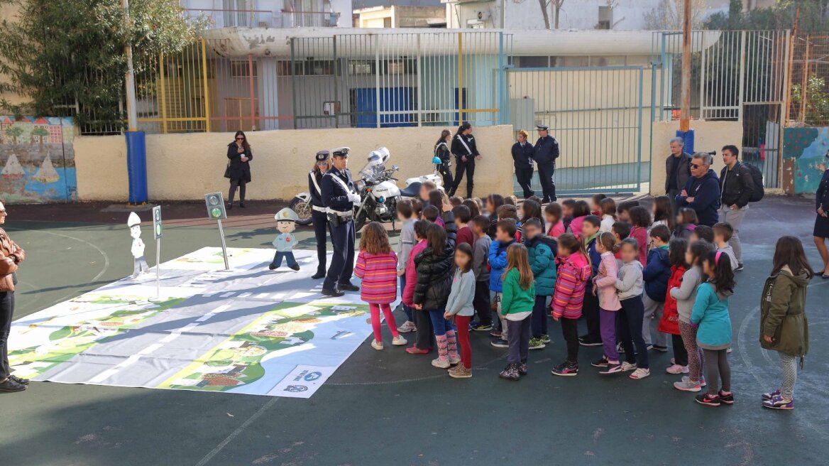 Μαθήματα κυκλοφοριακής αγωγής από την αστυνομία σε όλη τη χώρα