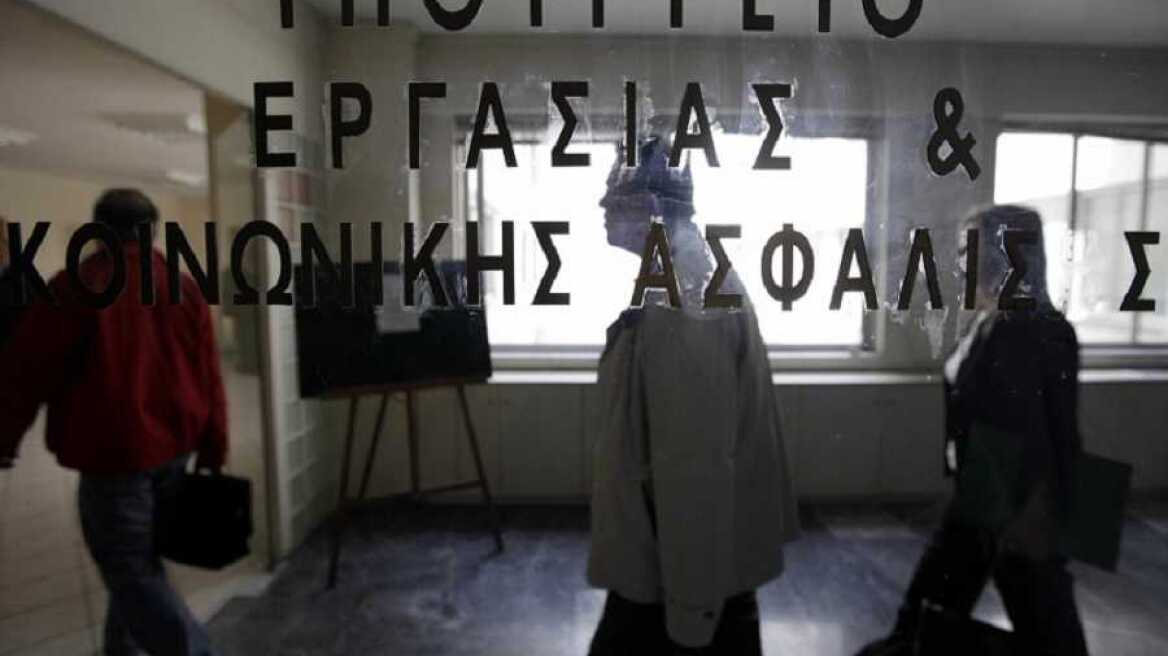 Στον αέρα τα επιδόματα του κατώτατου μισθού