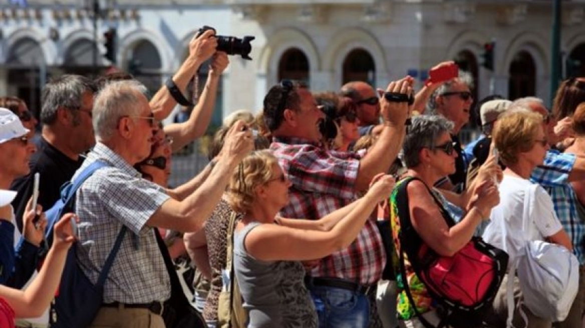 Σκηνές... 2004 στην τουριστική «άνοιξη» της Αθήνας