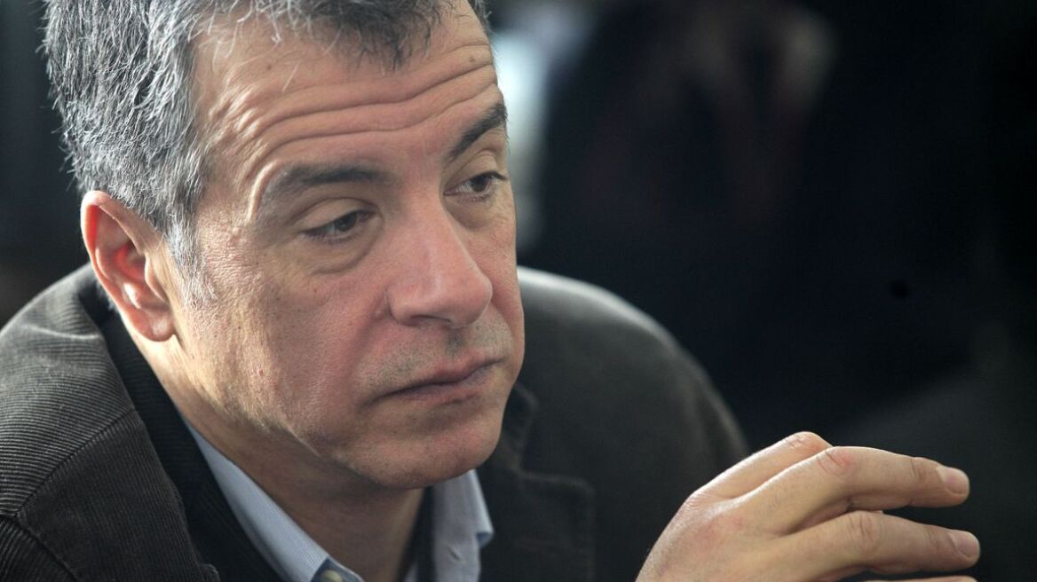 Θεοδωράκης: «Μπορεί περιμένοντας να μας ελεήσουν οι εταίροι να χάσουμε τη χώρα μας» 