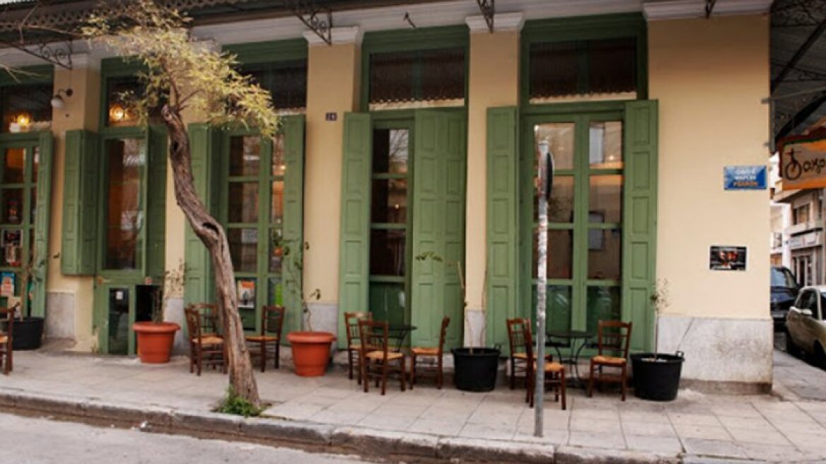 Έτσι είναι σήμερα το ιστορικό παντοπωλείο του «Μπακαλόγατου» (vid)