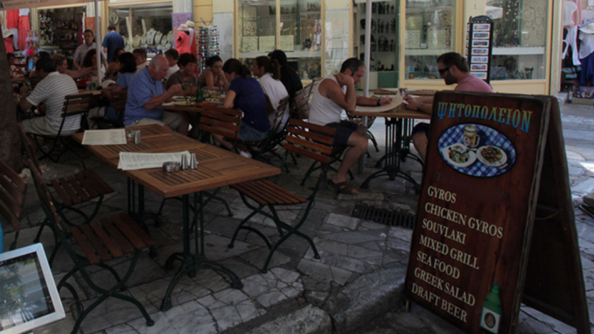 Ο παπάς, τα «μισά» παπούτσια και οι ΜΚΟ: Τα απίστευτα κόλπα της φοροδιαφυγής