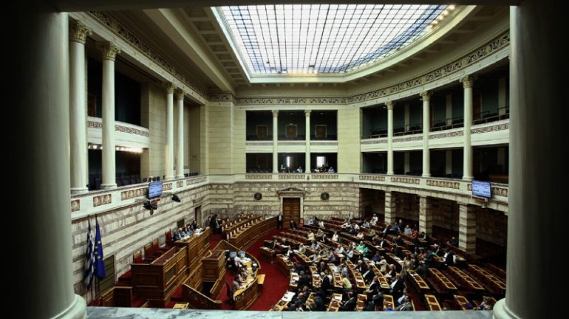 Βουλή: Μετακλητοί έγιναν αορίστου χρόνου με αποφάσεις Βούτση 