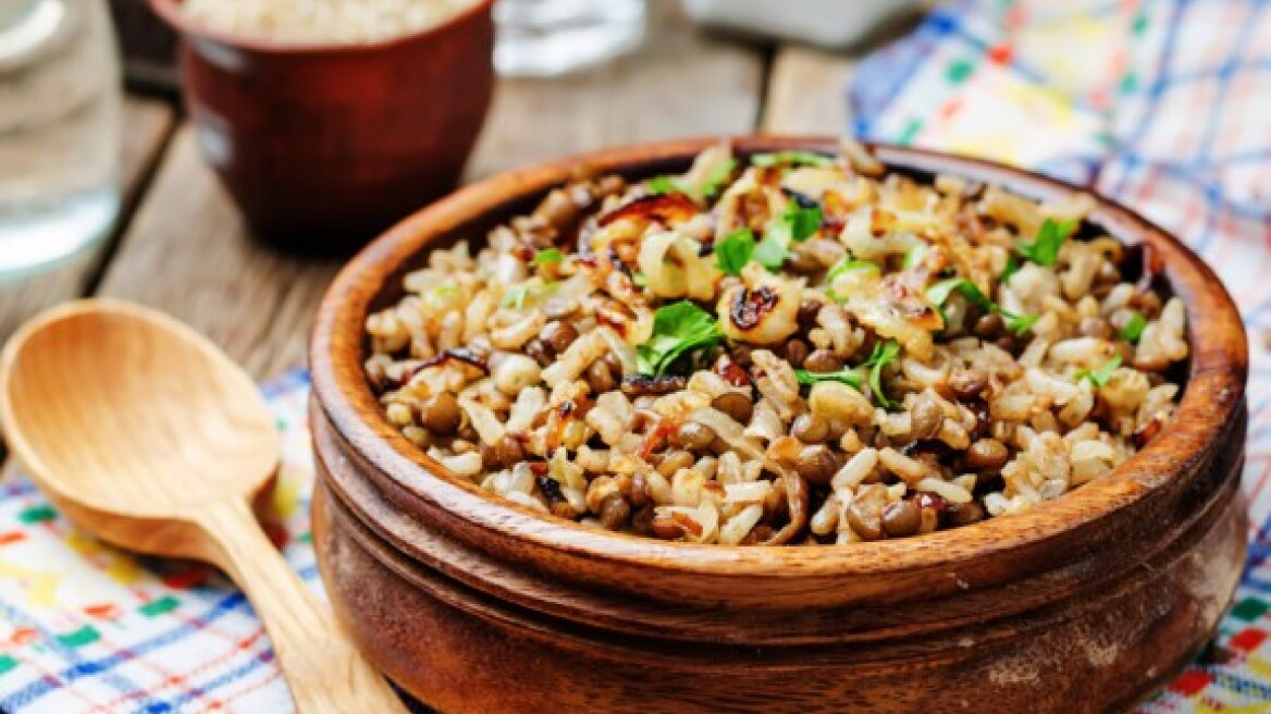 Φουλ της πρωτεΐνης στο τραπέζι (χωρίς όμως κρέας)