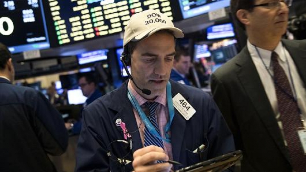 Wall Street: Πτώση στη σκιά των εξελίξεων για το Obamacare