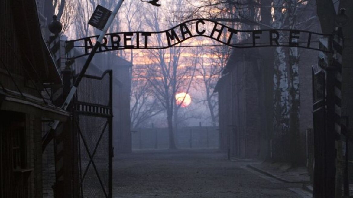 Naked activists kill sheep in front of Auschwitz gate