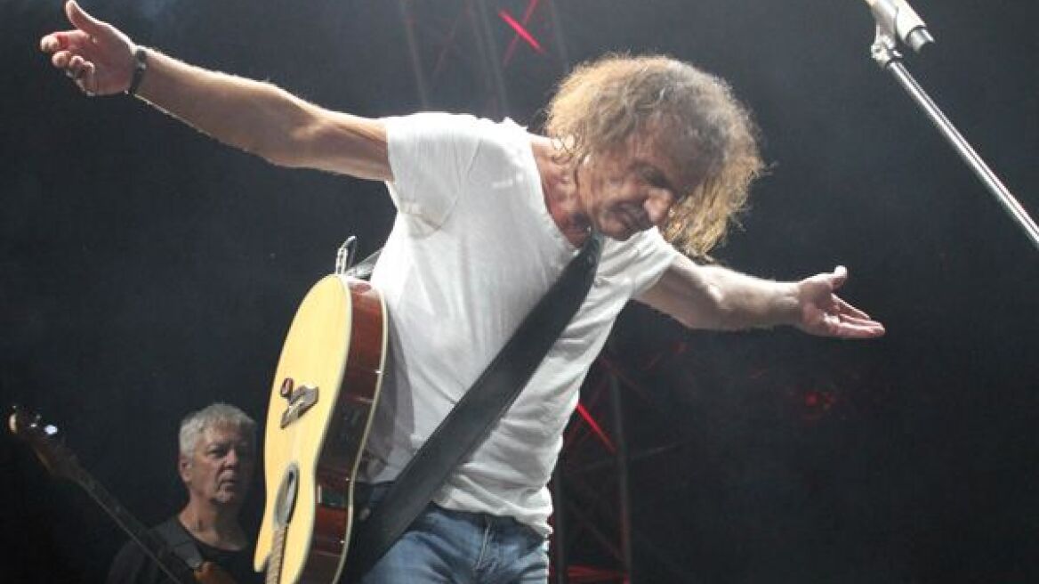 Βασίλης Παπακωνσταντίνου: «Λυπάμαι τα παιδιά που τρέμουν μπροστά σε κριτές»