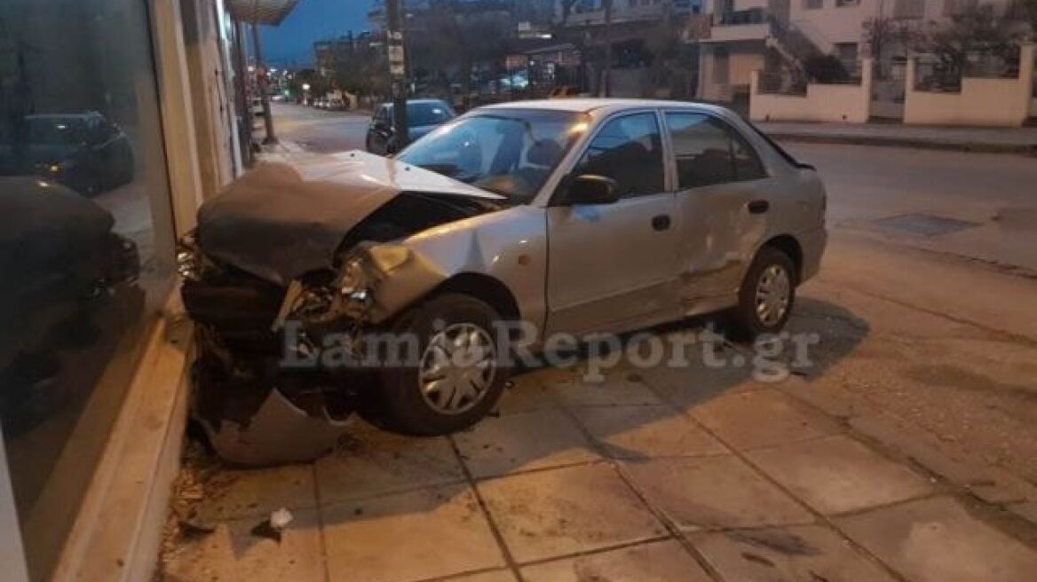 Απίστευτο τροχαιο στη Λαμία 