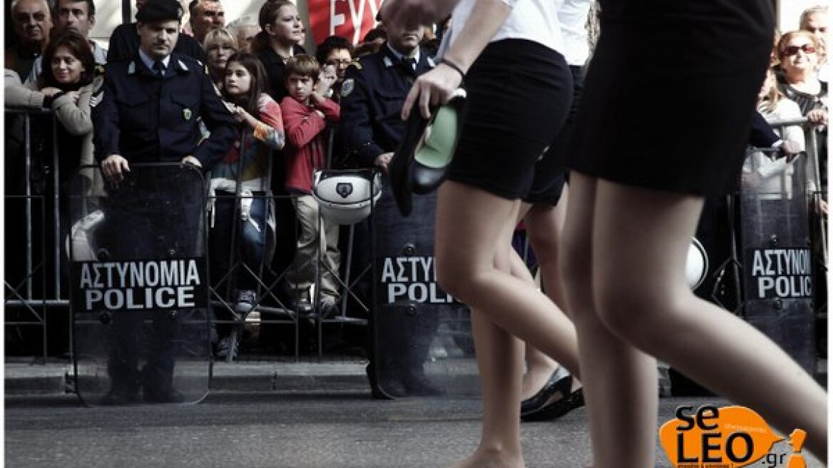 Ξυπόλητη έκανε παρέλαση μαθήτρια στη Θεσσαλονίκη