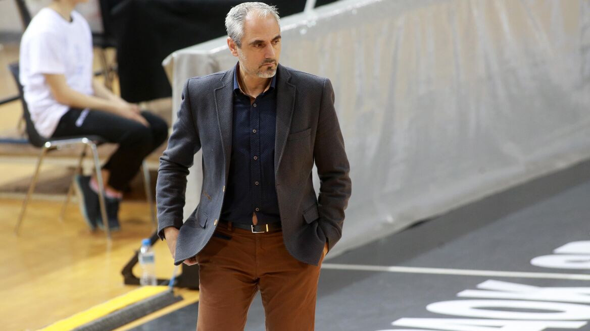 Βόλεϊ: Παίρνεις πρωτάθλημα; Απολύεσαι!