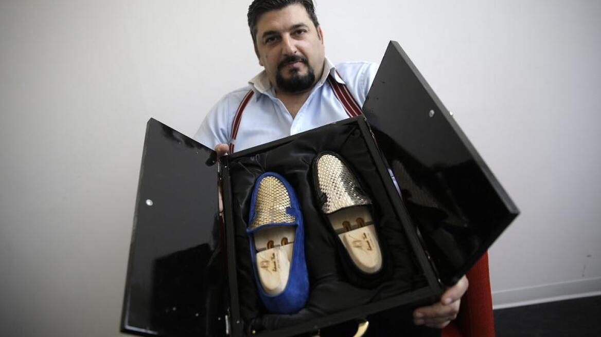 Ιταλός έφτιαξε τα πρώτα χειροποίητα παπούτσια από χρυσάφι