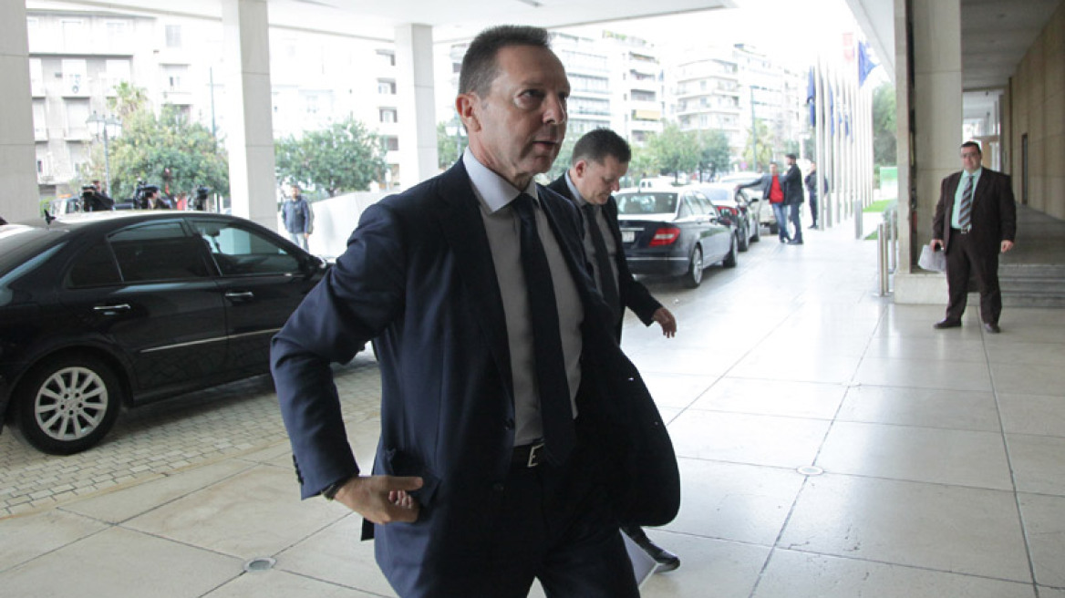 Οι καταθέσεις «φεύγουν» και ο Στουρνάρας προειδοποιεί: Χάνονται όλοι οι στόχοι