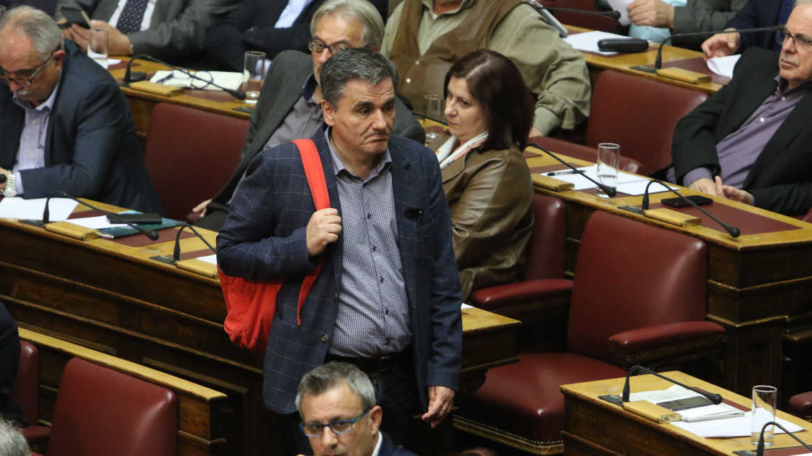 Τροπολογία Τσακαλώτου: Τμηματάρχες «απογειώνονται» σε θέσεις Γενικών Διευθυντών