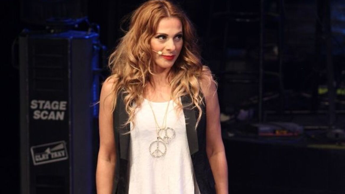 Η αμηχανία της Ζώζας Μεταξά on camera