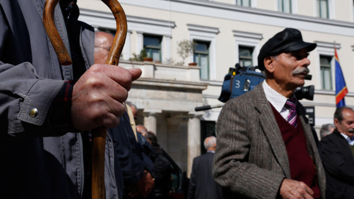 Δίνουν εισφορές 58.000 ευρώ για να πάρουν επικουρική 130 ευρώ!