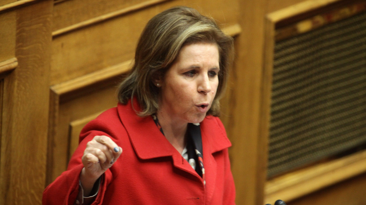 Χριστοφιλοπούλου: Αναθεωρείστε την απόφαση για μείωση των εισακτέων στα ΑΕΙ