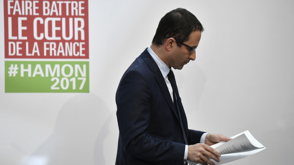 Περισσότεροι από ένας στους δύο Γάλλους θέλει να αποσυρθεί ο Αμόν 