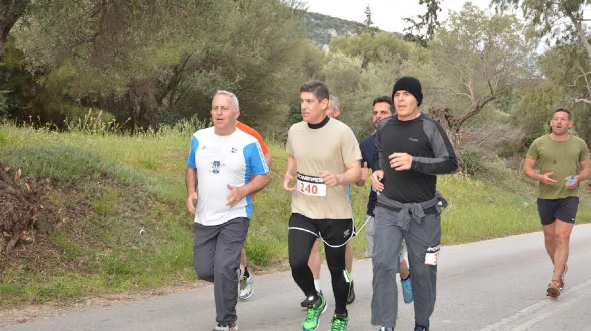 Φωτογραφίες: Ο αρχηγός ΓΕΕΘΑ σε αγώνα δρόμου 5 χιλιομέτρων
