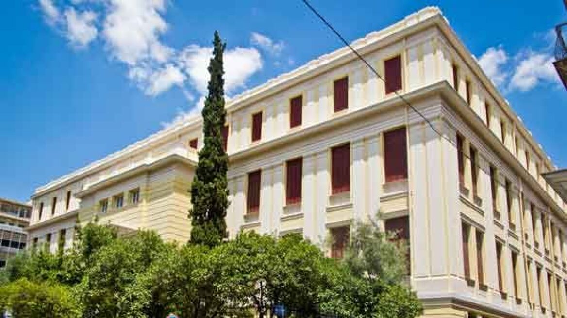 Η νέα Βιβλιοθήκη της Νομικής Σχολής στο κτήριο κομψοτέχνημα του Παλαιού Χημείου 