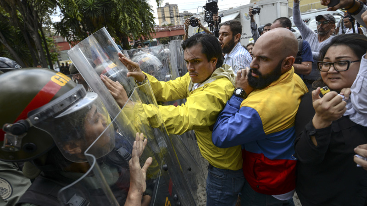 Βενεζουέλα: «Ξεχείλισε» στους δρόμους η οργή για τον Μαδούρο 