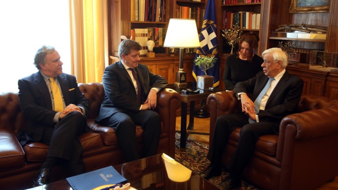 Παυλόπουλος: «Η οικονομία και το νόμισμα πρέπει να υπηρετούν τον άνθρωπο» 