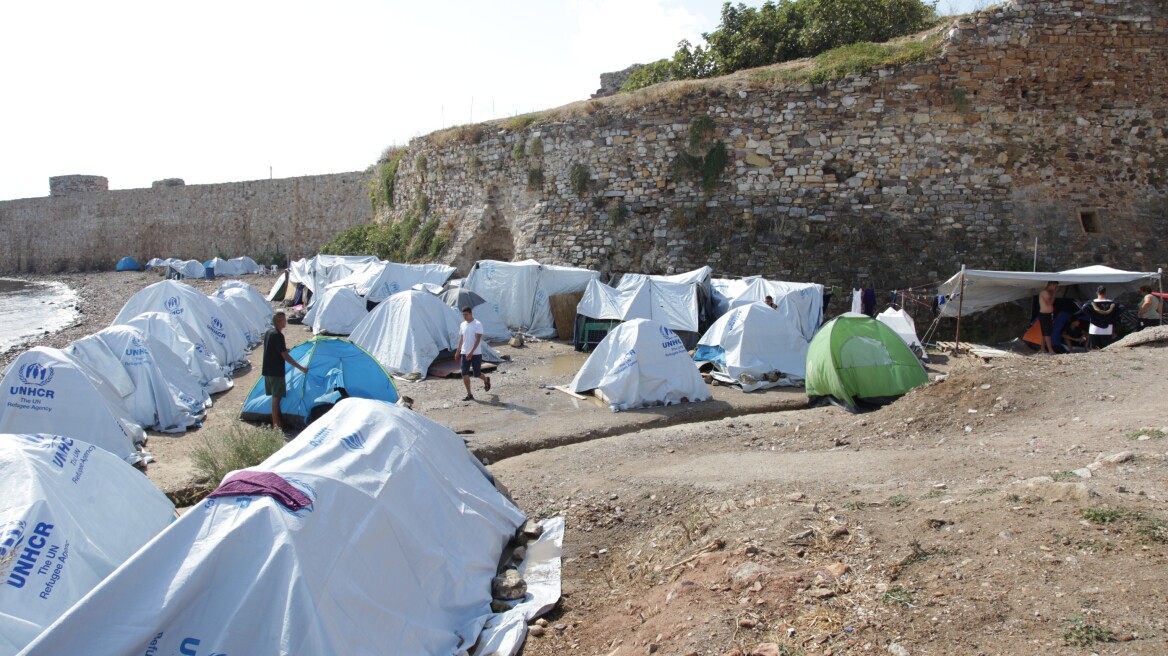 Ανήλικος μετανάστης έβγαλε μαχαίρι στη Σούδα της Χίου