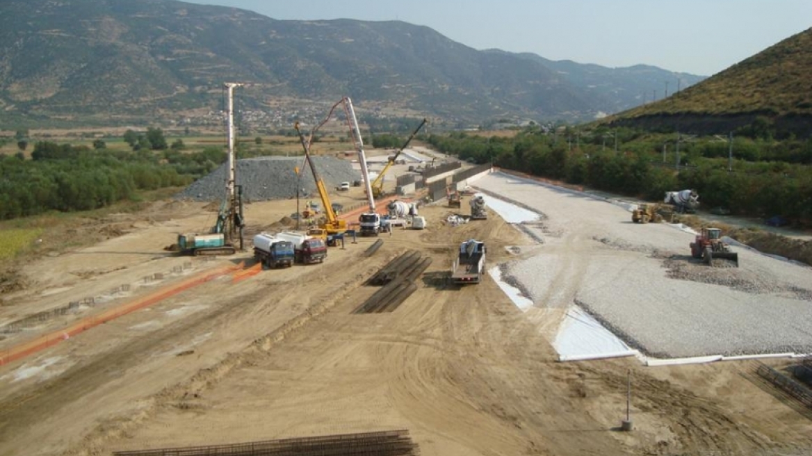 Δημόσια έργα: Σπάνε στα δύο οι διαγωνισμοί για να ωριμάζουν τα έργα
