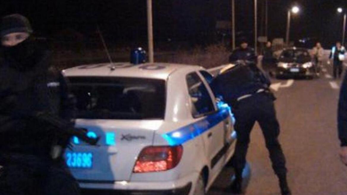 Λάρισα: Καταδίωξη νεαρών που έσπασαν μπλόκο της αστυνομίας