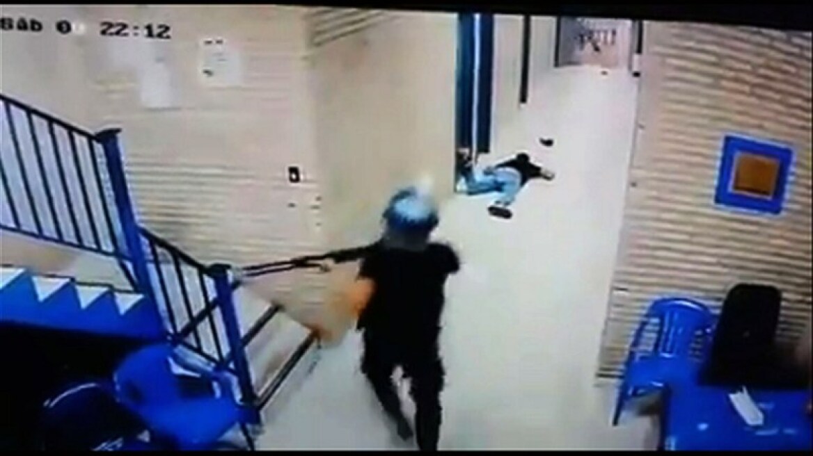 Ντοκουμέντο: Η στιγμή του θανάσιμου τραυματισμού διαδηλωτή από αστυνομικό στην Παραγουάη