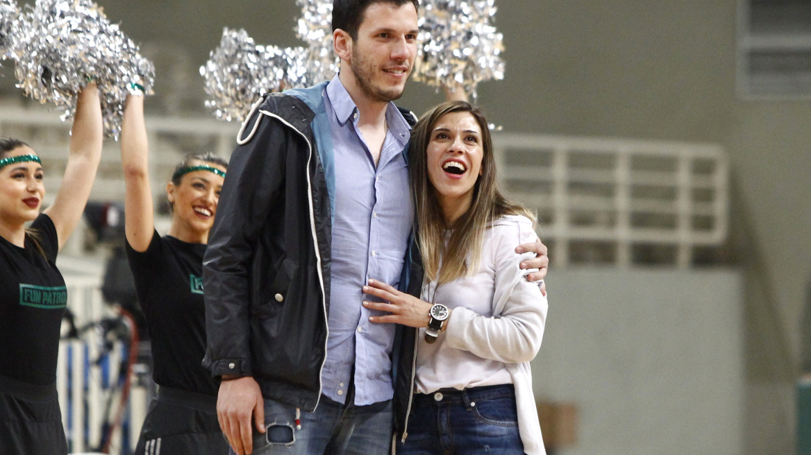 Πρόταση γάμου στο κλειστό του ΟΑΚΑ! 