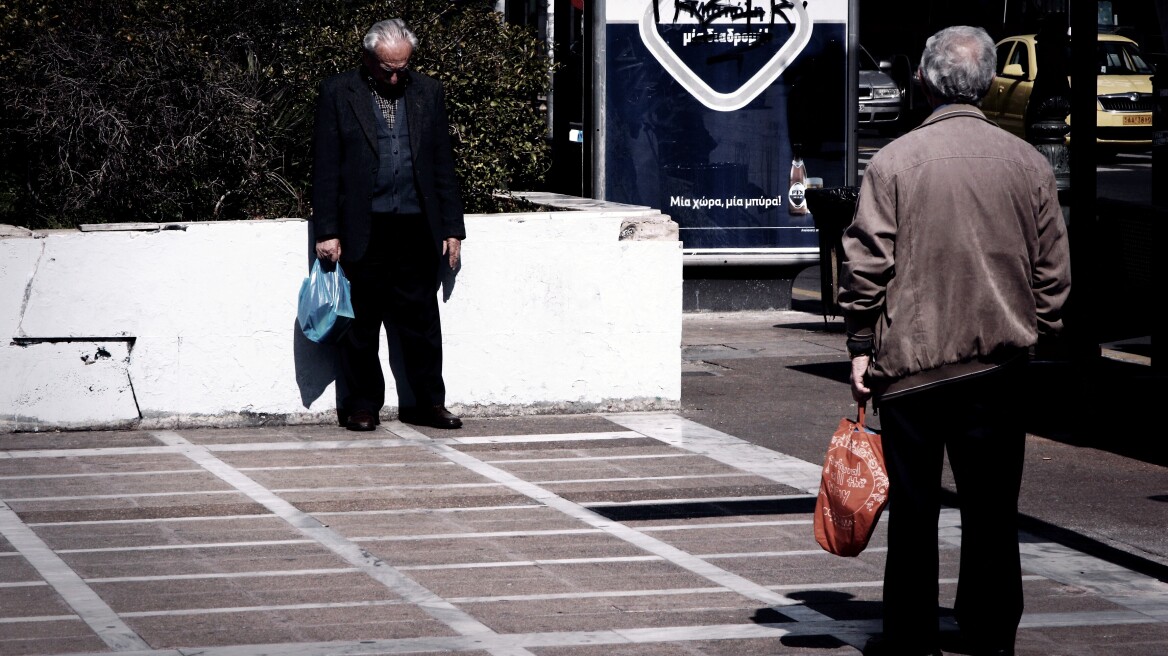 Πρεμιέρα για τις νέες συντάξεις-φιλοδωρήματα των 195 ευρώ με το ασφαλιστικό Κατρούγκαλου