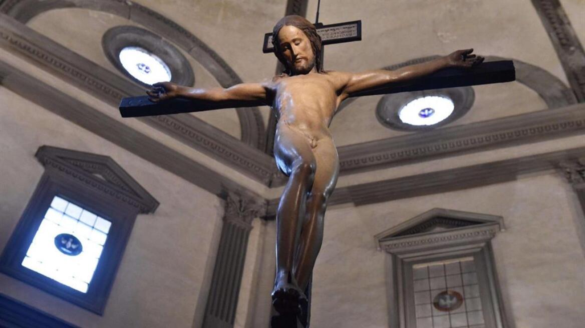 Φωτογραφίες: Ξυλόγλυπτος Εσταυρωμένος του Μιχαήλ Άγγελου επέστρεψε ξανά στη Φλωρεντία