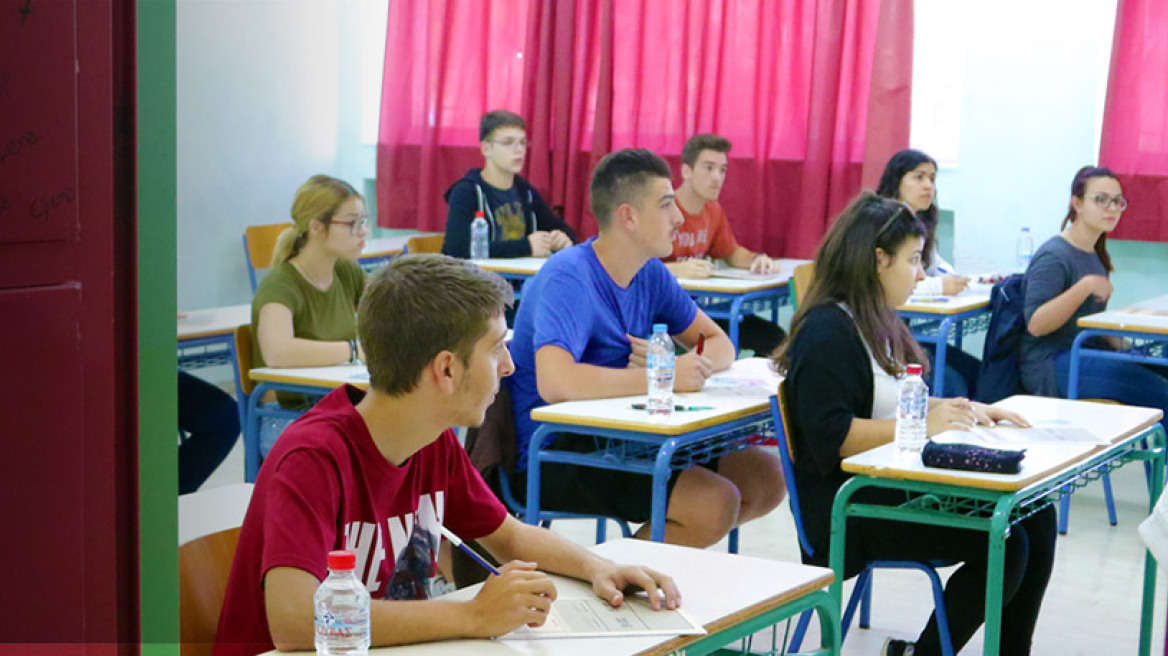 Πανελλαδικές: Οι παλινωδίες του υπ. Παιδείας δύο μήνες πριν τις εξετάσεις