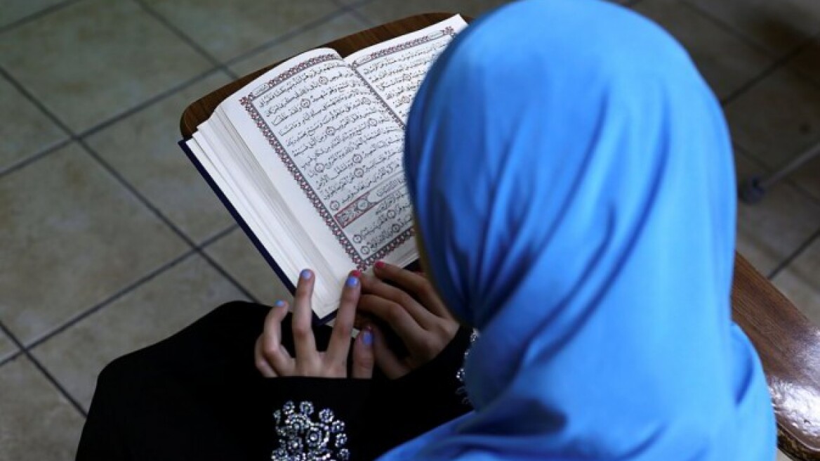 Ιταλία: Μπαγκλαντεσιανή ξύρισε το κεφάλι της κόρης της επειδή δεν φόρεσε μαντίλα!