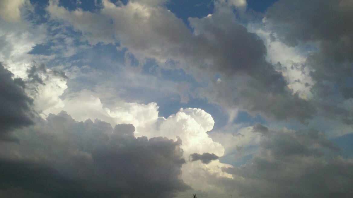 Καιρός: Αυξημένες νεφώσεις, βροχές και αφρικανική σκόνη