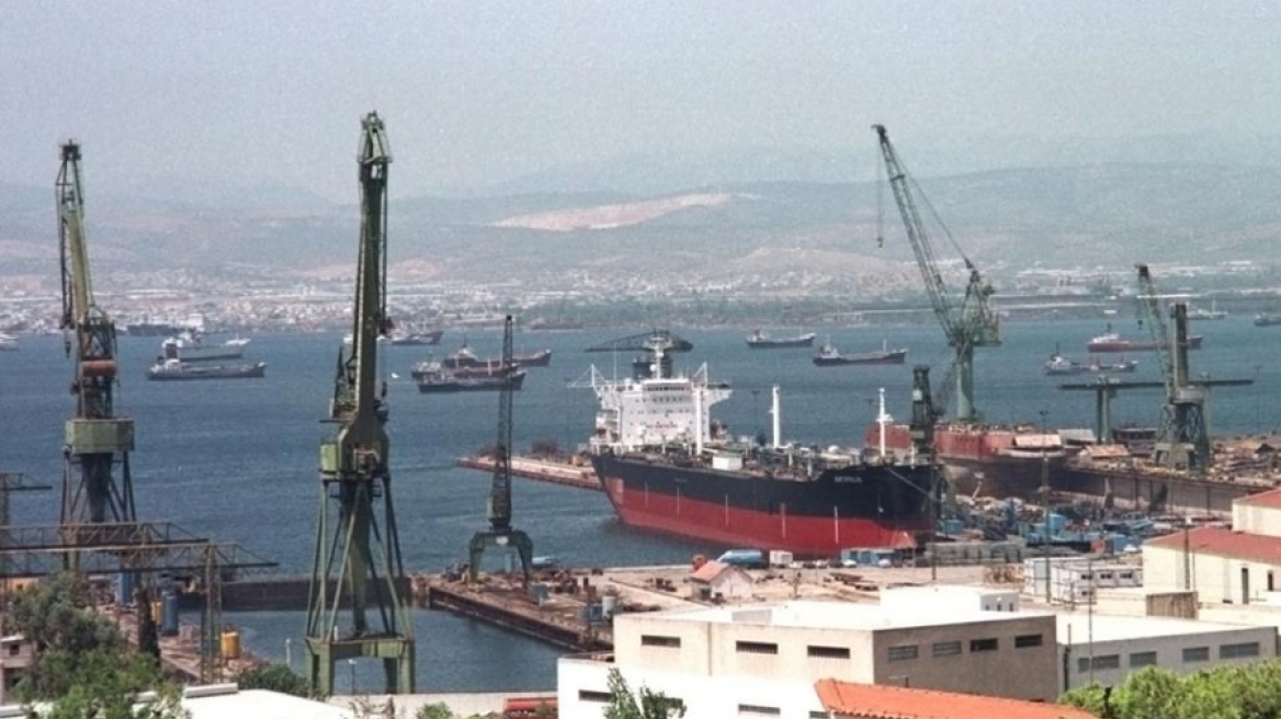 «Στον αέρα» οι εργαζομένοι στα ναυπηγεία Σκαραμαγκά