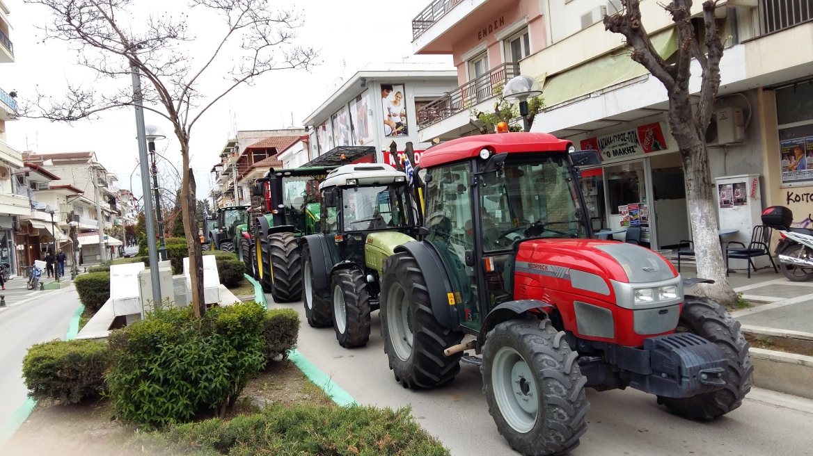 Με τρακτέρ και ένταση το συλλαλητήριο για τη ΔΕΗ στην Πτολεμαΐδα