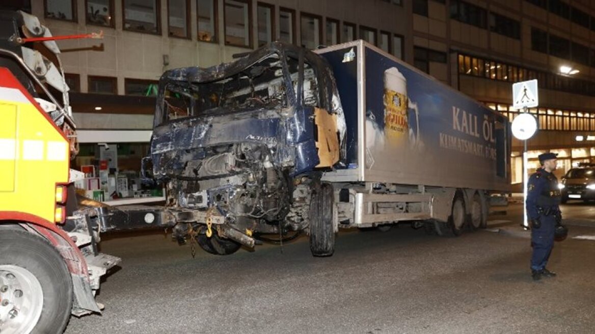Shocking video of Stockholm attack! People try to escape carnage (video)