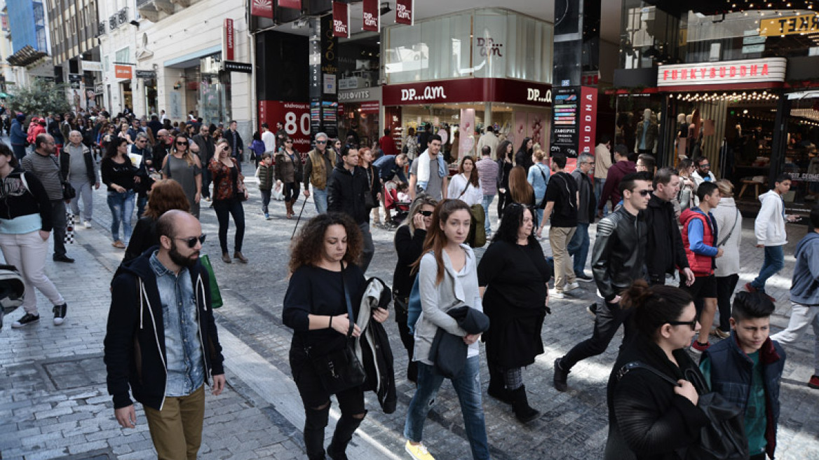 Γέμισε κόσμο η Ερμού - Ανοιχτά έως τις 6 τα εμπορικά