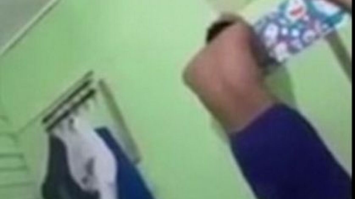 Ινδονησία: 100 μαστιγώματα για δύο gay που πιάστηκαν γυμνοί στο κρεβάτι