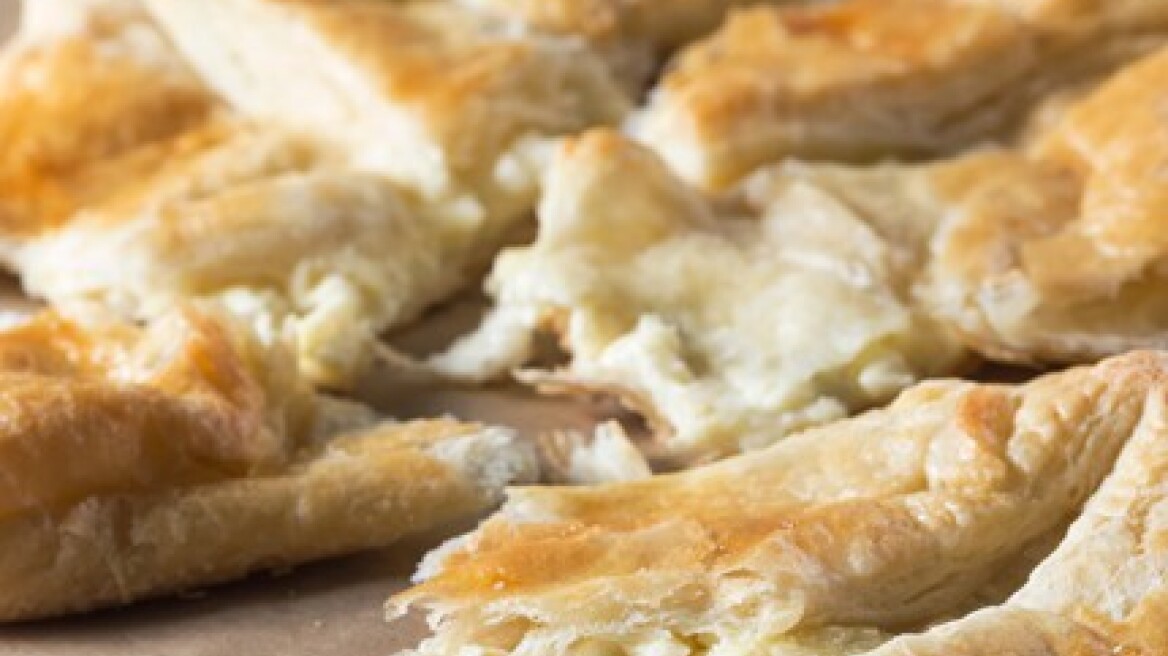 Μπουγάτσα σφολιάτας με φέτα