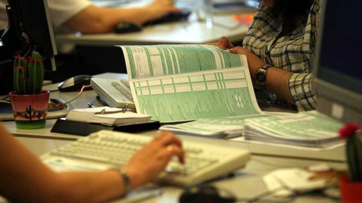 Έμμεσο «τσεκούρι» στο αφορολόγητο μισθωτών και αγροτών αν έχουν και άλλα εισοδήματα