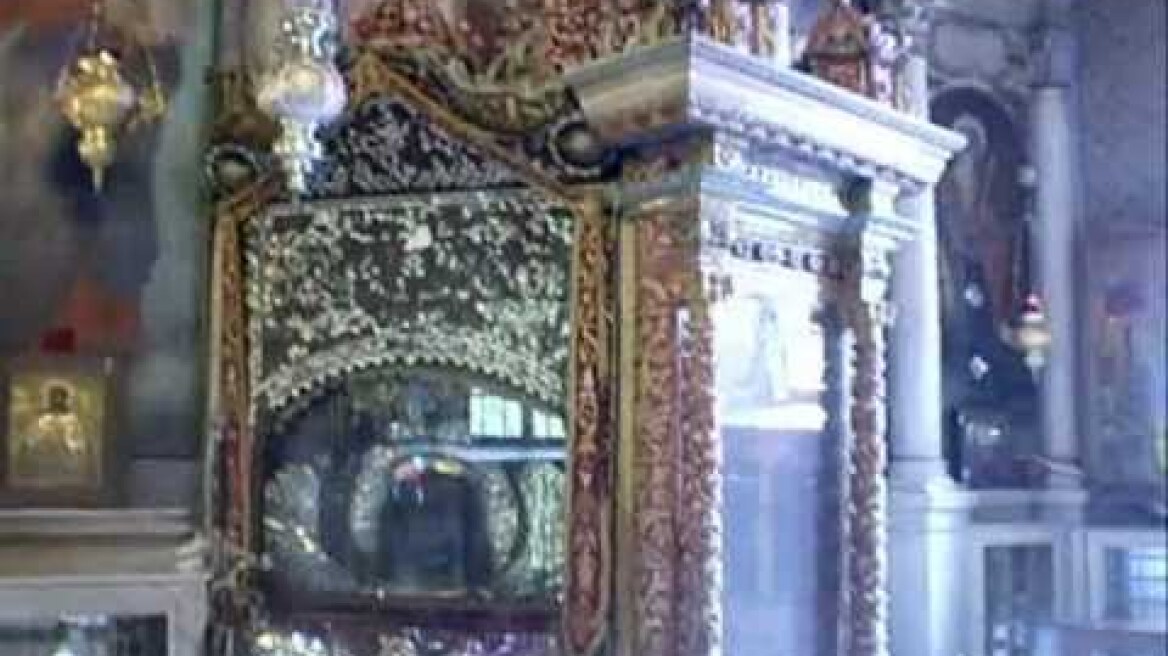 Έβρισε πιστούς και απείλησε αστυνομικούς στη Λέσβο