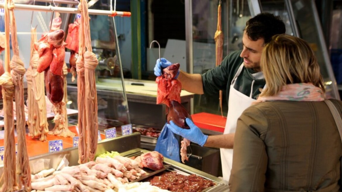 Στη Βαρβάκειο για τα τελευταία ψώνια: Προϊόντα και τιμές για όλα τα βαλάντια