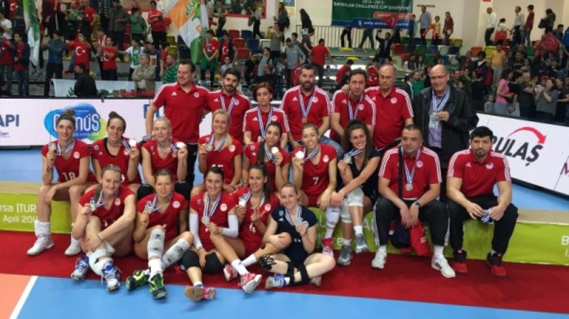 Βίντεο: Η απονομή στις «ερυθρόλευκες»